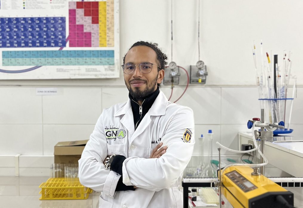 Creado en Chile: Los alcances del innovador bioadsorbente que remueve antibióticos del agua